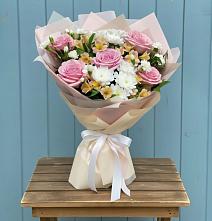 Букет цветов из:  Гвоздики, Орхидеи и Розы в Шудаяге