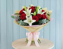 Букет цветов из:  Лилии и Розы в Шудаяге