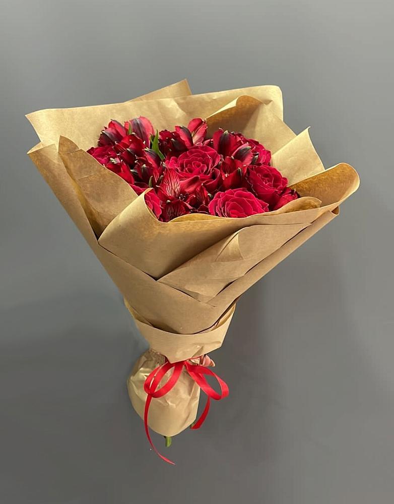 Букет цветов из: Альстромерии и Розы в Шудаяге