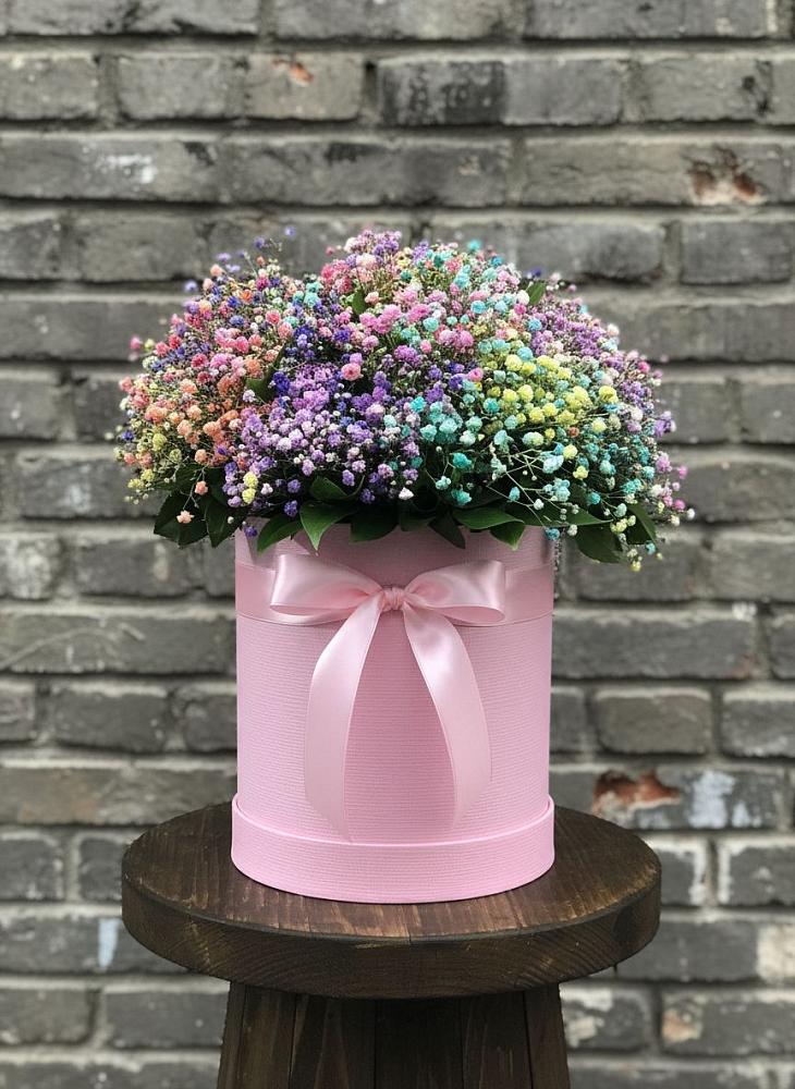Цветочная композиция из Гипсофила и Розы в шляпной коробке в Шудаяге
