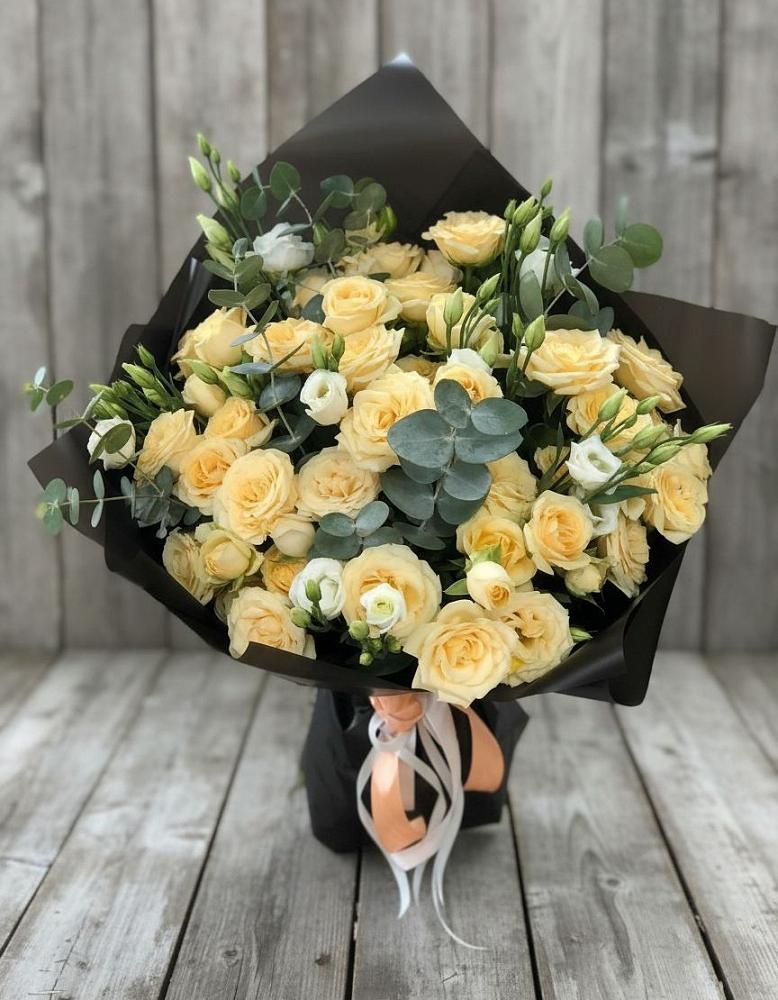 Букет цветов из: Розы и Лизиантусы в Шудаяге