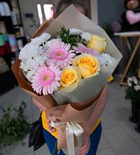 Букет цветов из:  Герберы, Розы и Хризантемы в Шудаяге