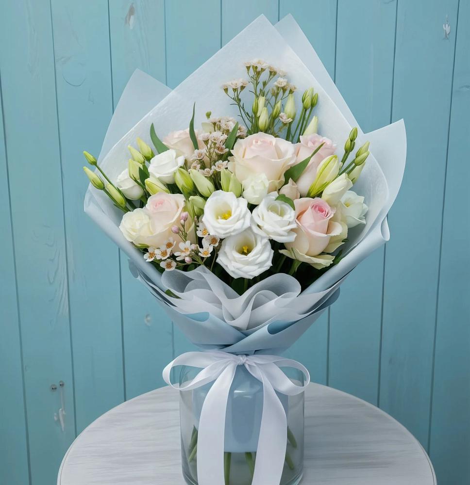 Букет цветов из: Розы и Лизиантусы в Шудаяге