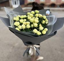 Букет Белые кустовые розы Солинеро в Шудаяге