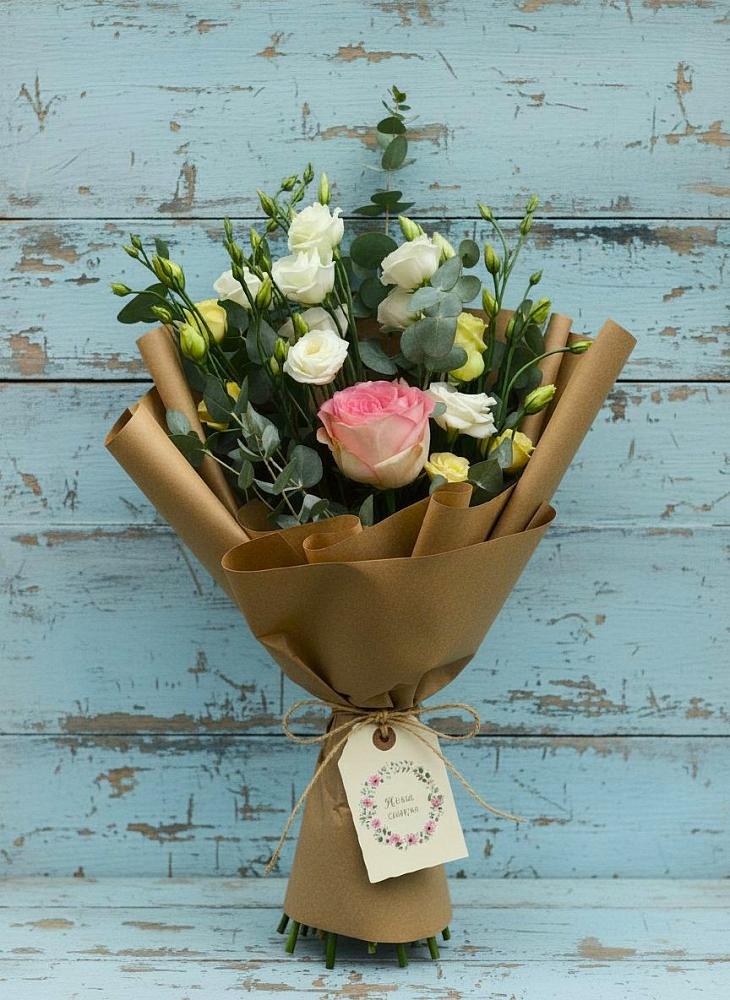 Букет цветов из: Розы и Лизиантусы в Шудаяге