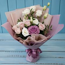 Букет цветов из:  Розы и Лизиантусы в Шудаяге