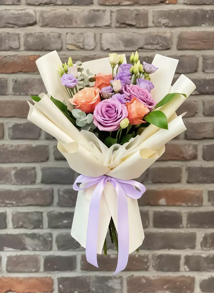 Букет цветов из: Лизиантусы и Розы в Шудаяге