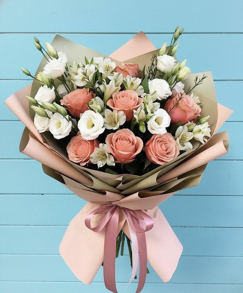 Букет цветов из: Розы, Альстромерии и Лизиантусы в Шудаяге