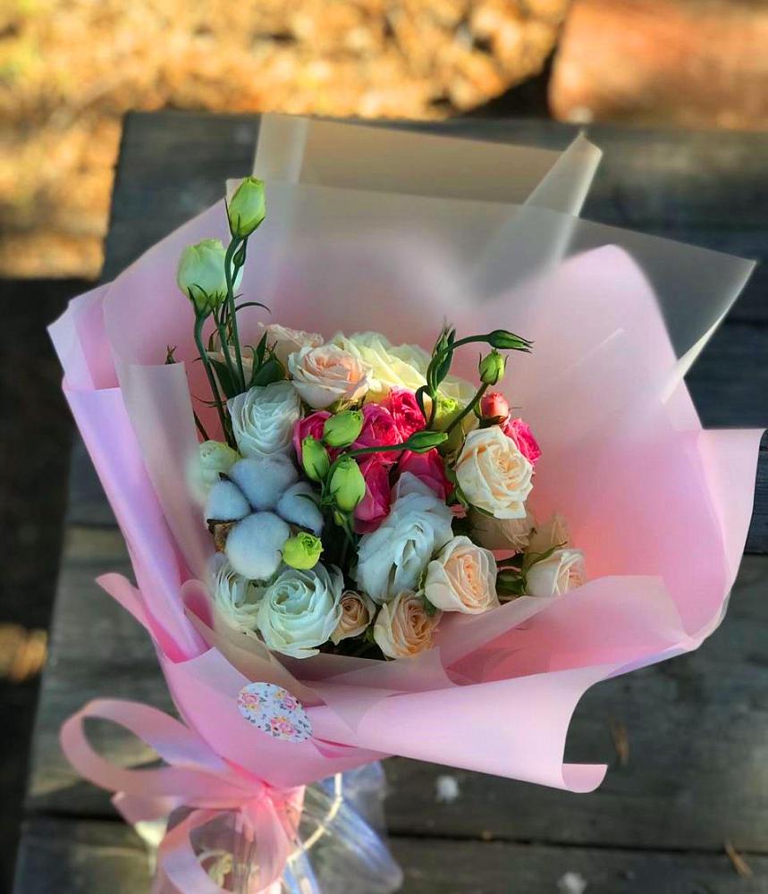 Букет цветов из: Розы и Лизиантусы в Шудаяге