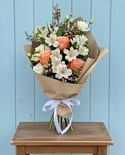 Букет цветов из:  Альстромерии, Лизиантусы, Розы и Хризантемы в Шудаяге