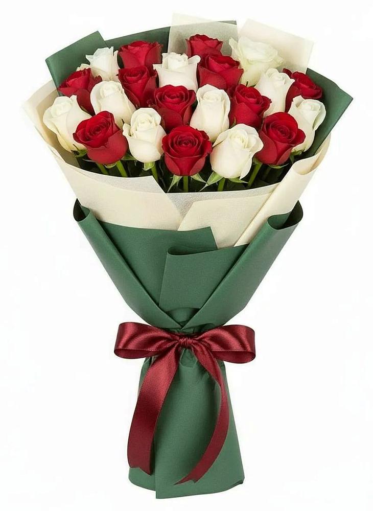 Букет Микс из красных и белых роз в Шудаяге