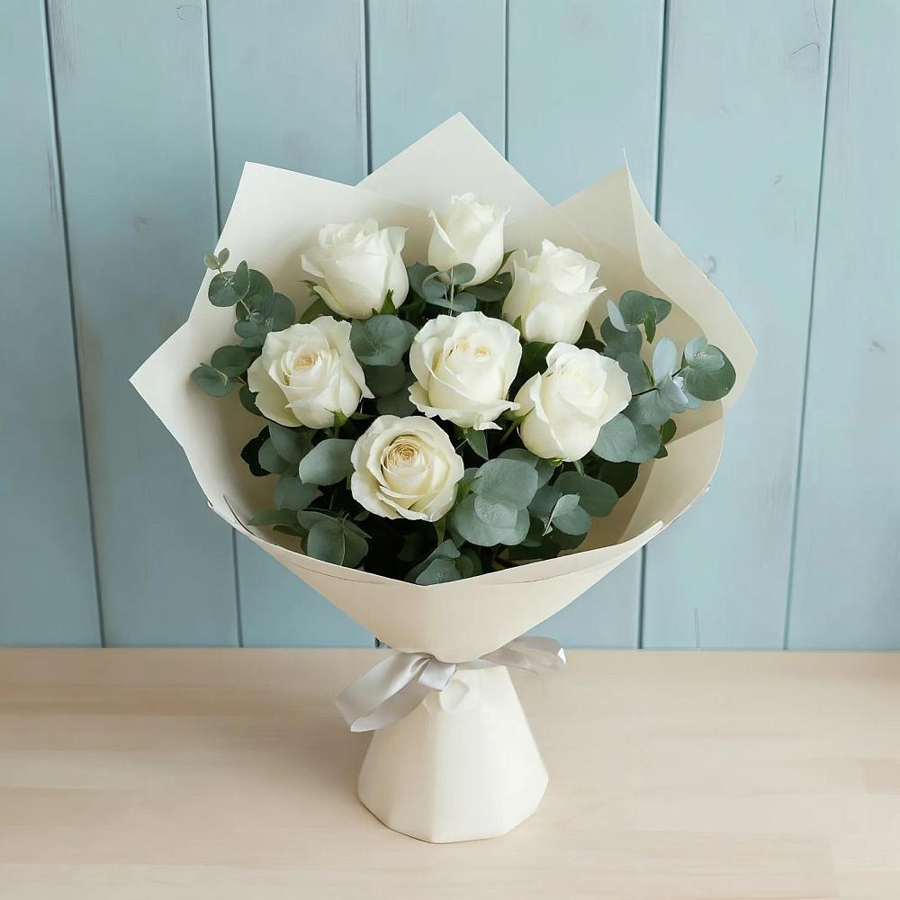 Букет Белые розы в Эвкалипте в Шудаяге