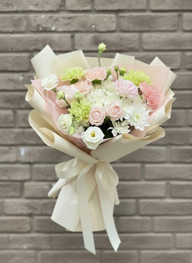 Букет цветов из: Гвоздики, Розы, Лизиантусы и Хризантемы в Шудаяге