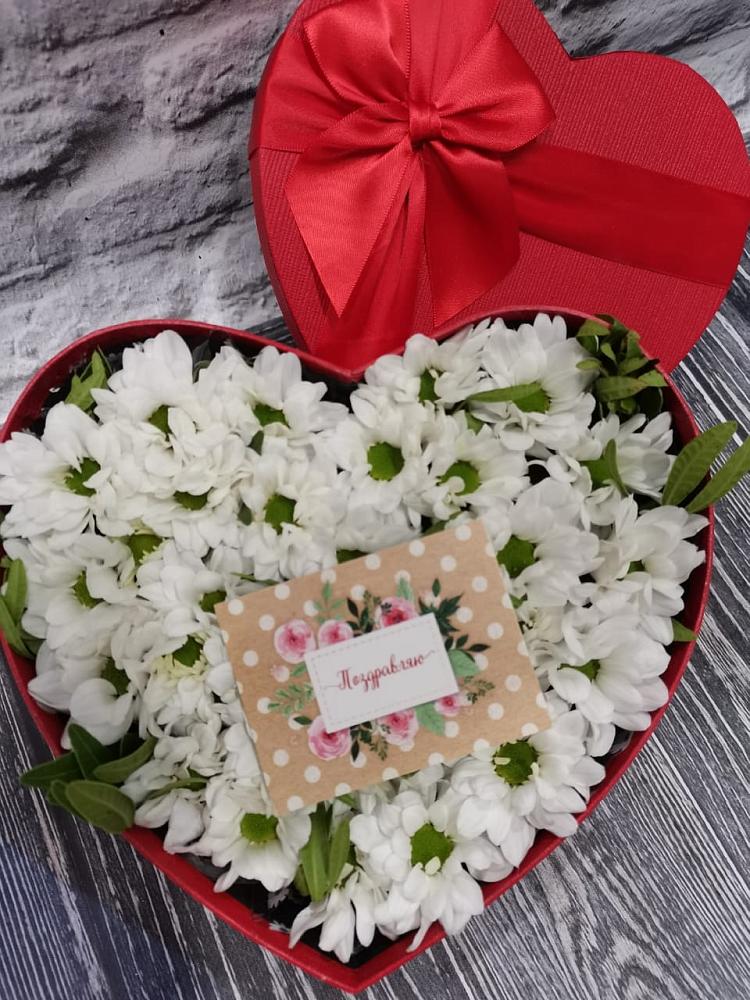 Цветочная композиция из Хризантемы в виде сердца в Шудаяге