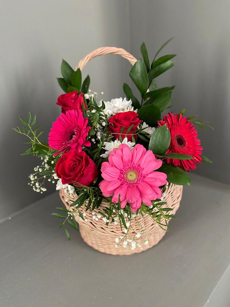 Цветочная композиция из Розы, Хризантемы и Герберы в корзине в Шудаяге
