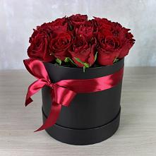Цветочная композиция из Розы в шляпной коробке в Шудаяге