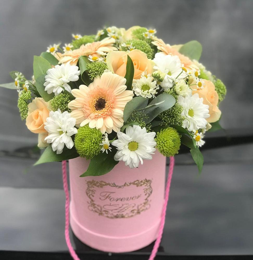 Цветочная композиция из Розы, Герберы и Хризантемы в шляпной коробке в Шудаяге