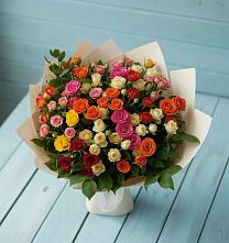 Букет Микс из разноцветных кустовых роз в Шудаяге