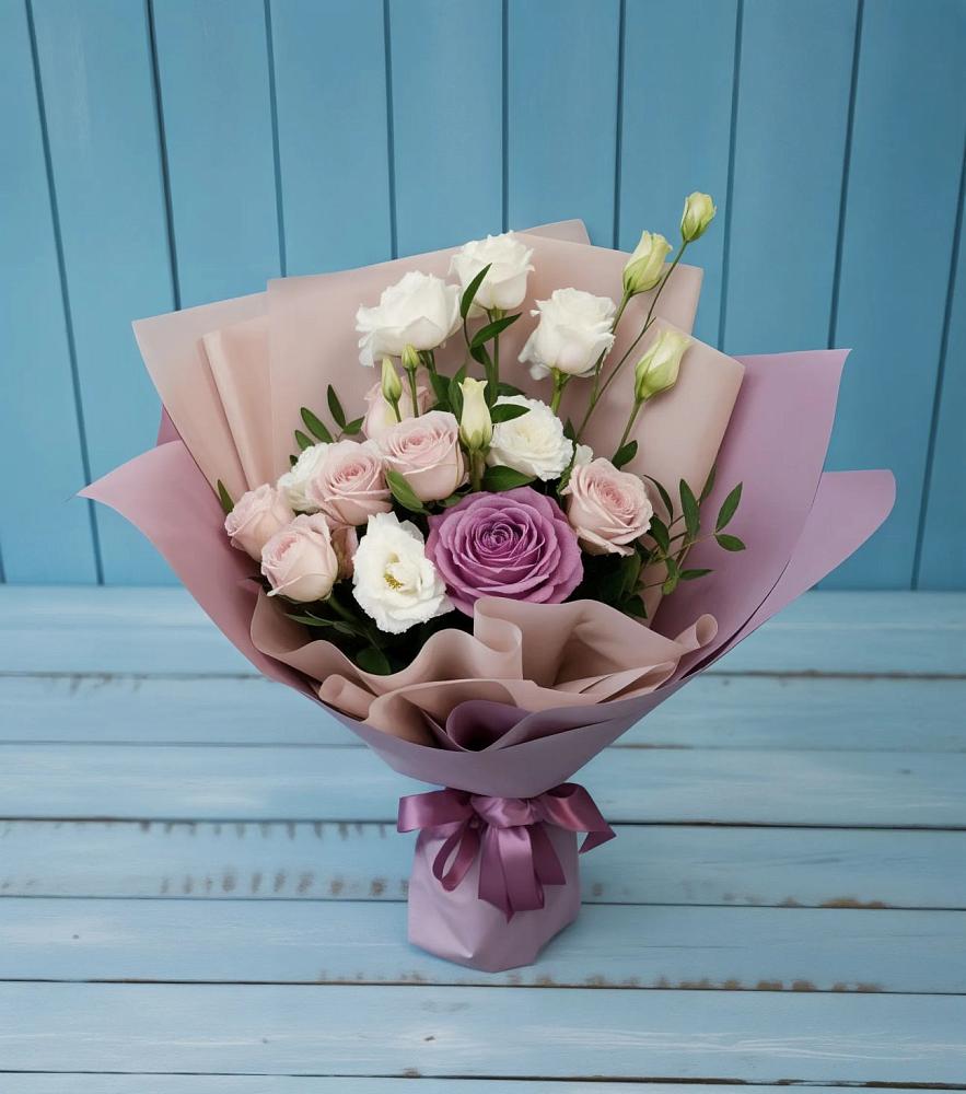 Букет цветов из: Розы и Лизиантусы в Шудаяге